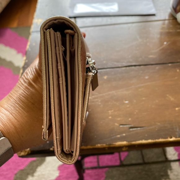 Rose Gold Metallic Women’s Wallet. 2 Interior Pockets. Clasp Closure.. - Picture 2 of 14